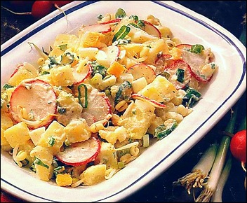Картофельный салат с бобами и редисом